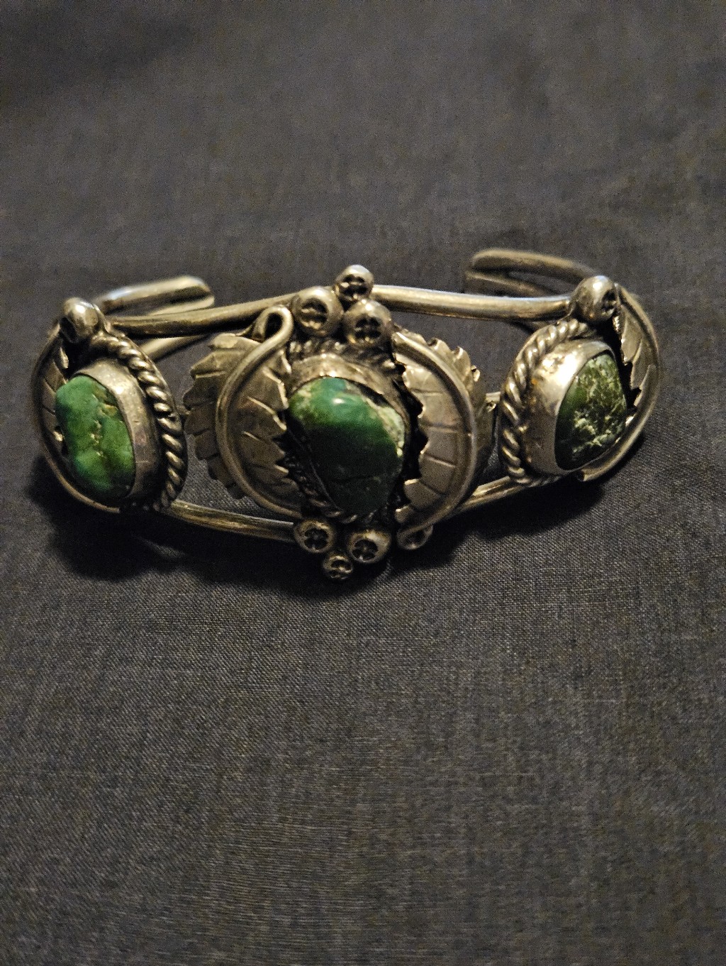 Vintage Navajo Three-Stone Green Turquoise Sterling Silver Cuff Bracelet 52g